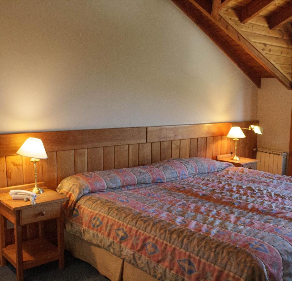 Quarto com Cama de Casal ou 2 de Solteiro