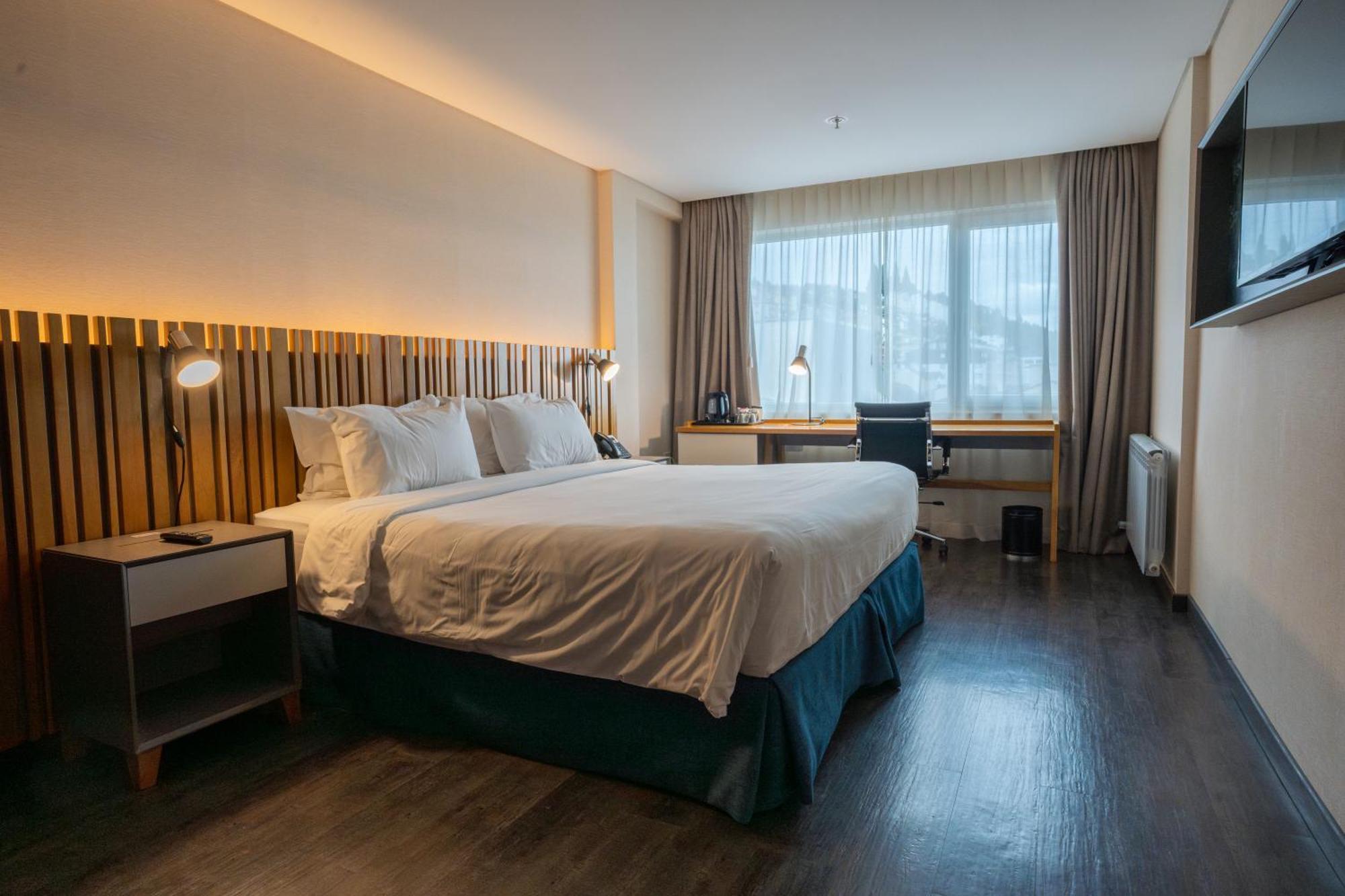 King Bed City View,1531675255:JPEG